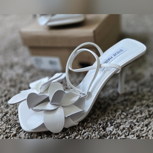 Steve Madden Women's Amani Heeled Sandal White NIB Classic Wedding - Picture 2 of 6
